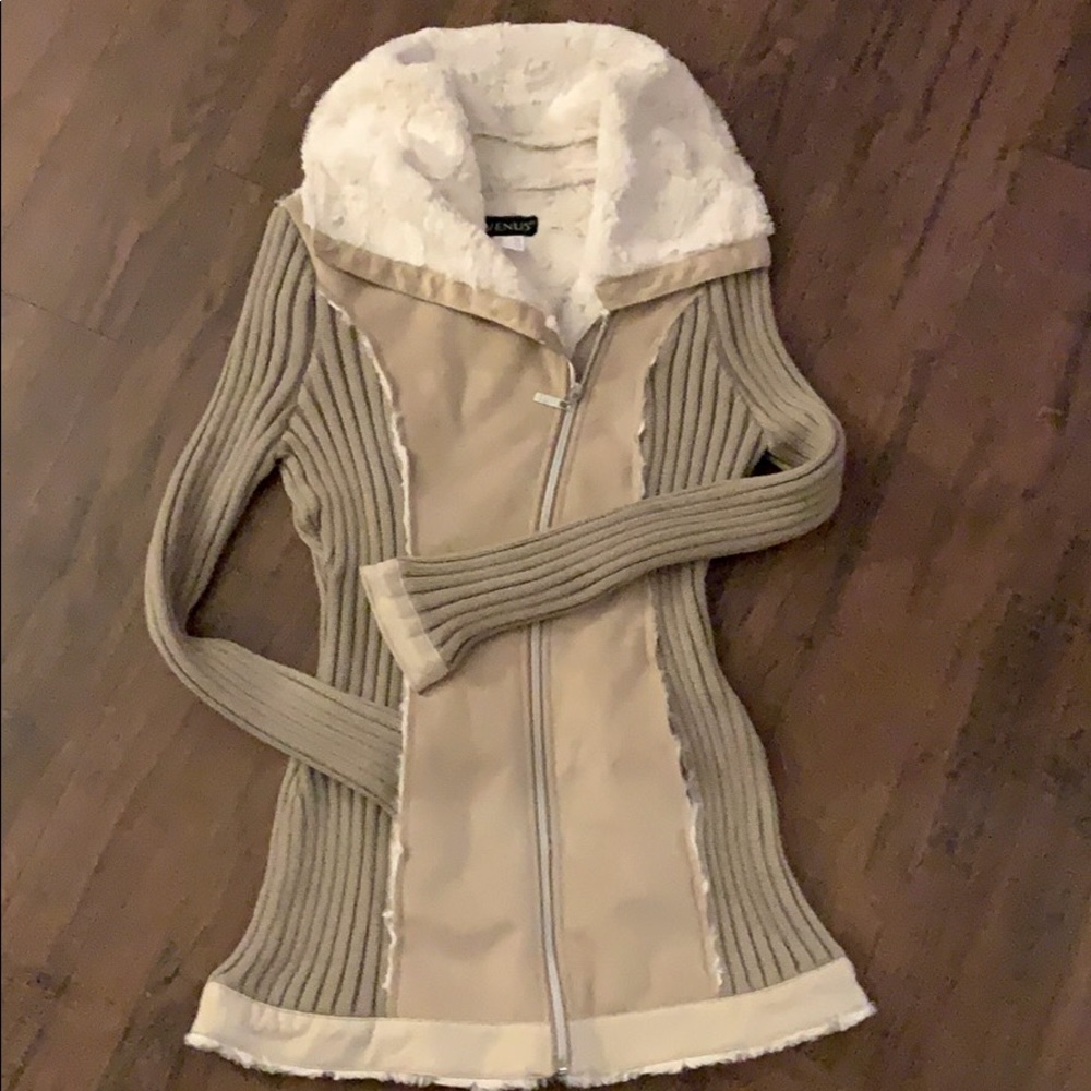 Women’s Venus winter zip up.